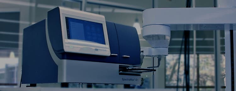 Automazione di laboratorio per saggi ad alto rendimento basati su piastre